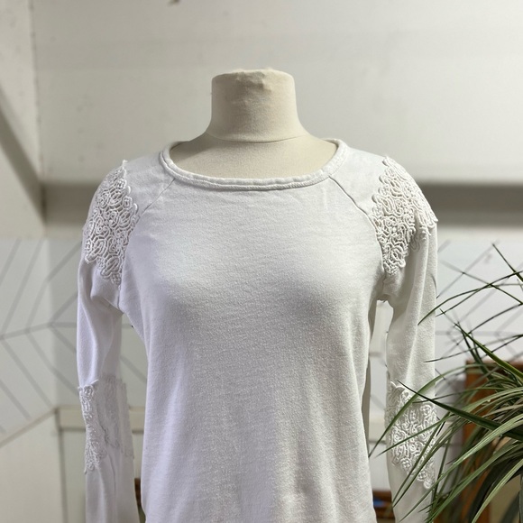 Crochet patched long sleeve top. Unknown brand or size fits a M-L. - Picture 3 of 6